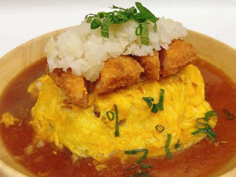 エビカツおろしのオムライス
