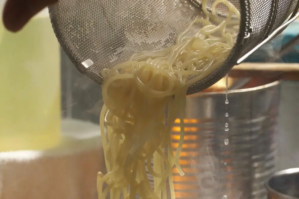 スパゲッティ茹でる